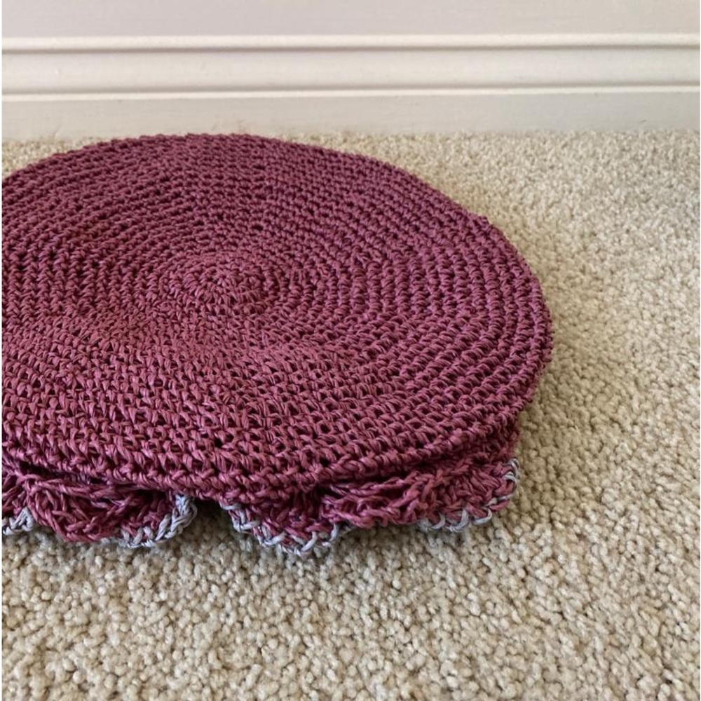 非常秀美的美国色芭蕾帽，你惹味十足，迷倒一片的南岸女女   Lovely plum beret accented with plum and gray.